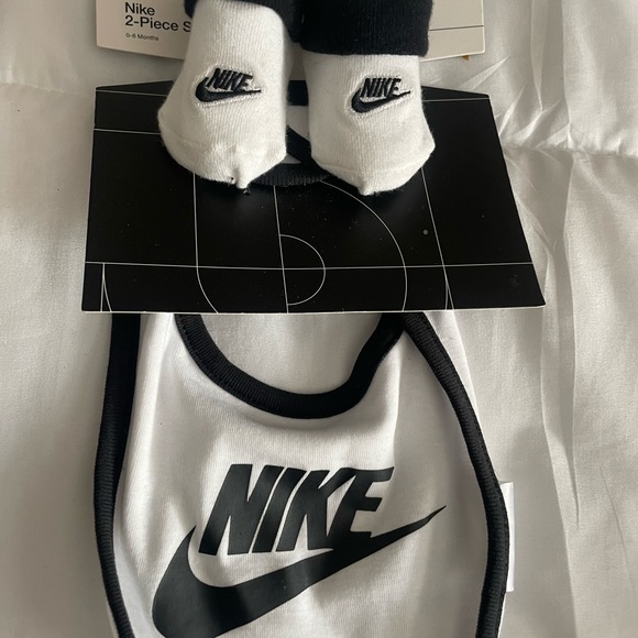 Nike set - Picture 2 of 2